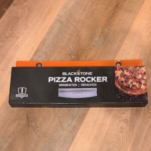 new in box 14" Blackstone Pizza Rocker